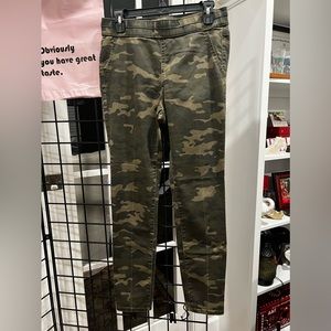 EUC NYC Soho High Waist Camo Jean Legging size Medium